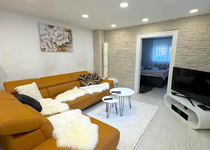 Alia House With Garden In Piestany