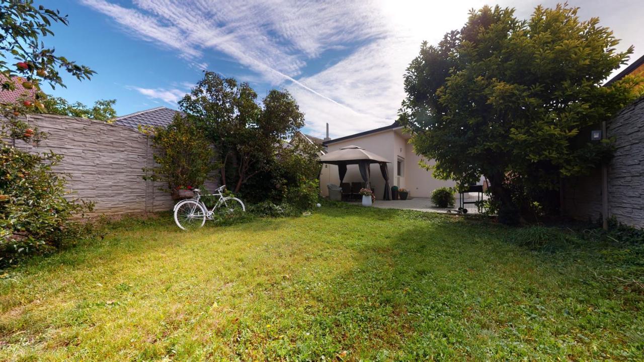 Alia House With Garden In Holiday home *