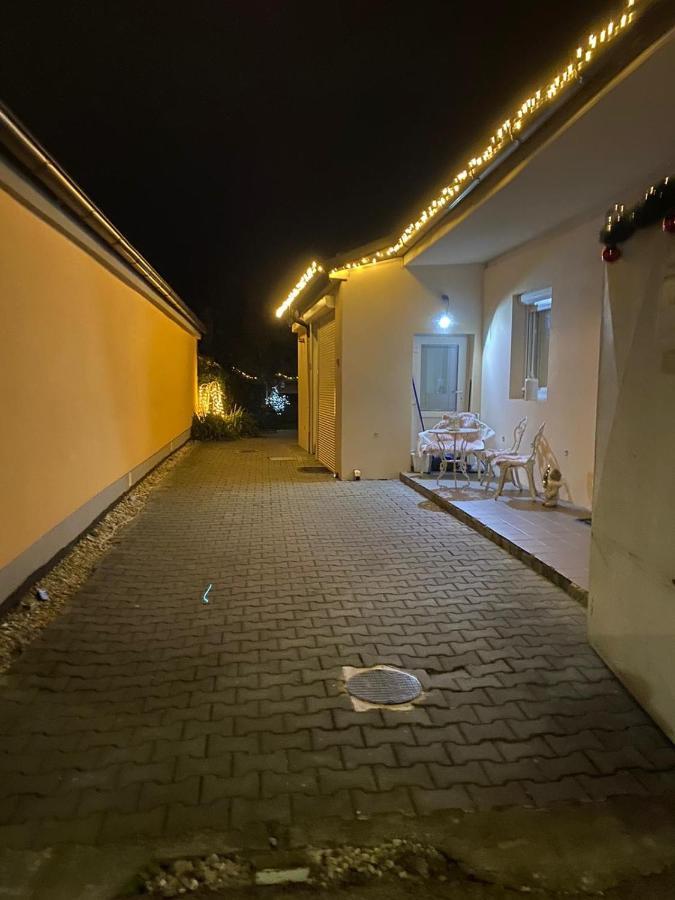 Alia House With Garden In