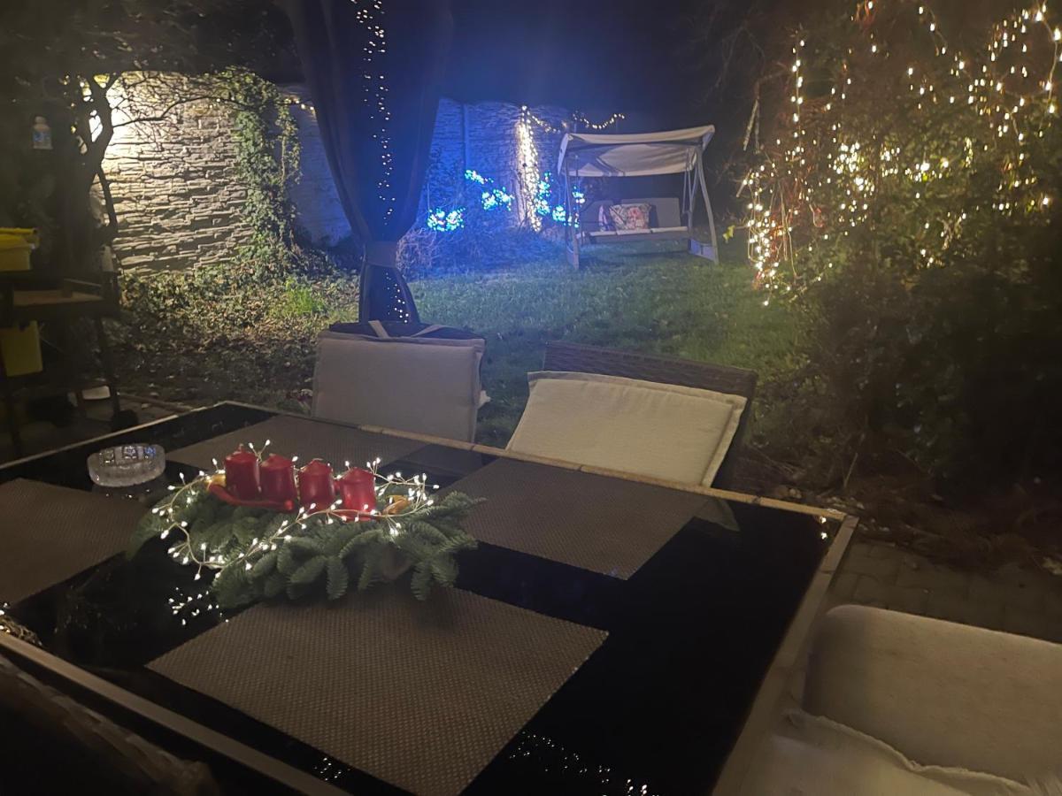 Alia House With Garden In Holiday home Piest'any