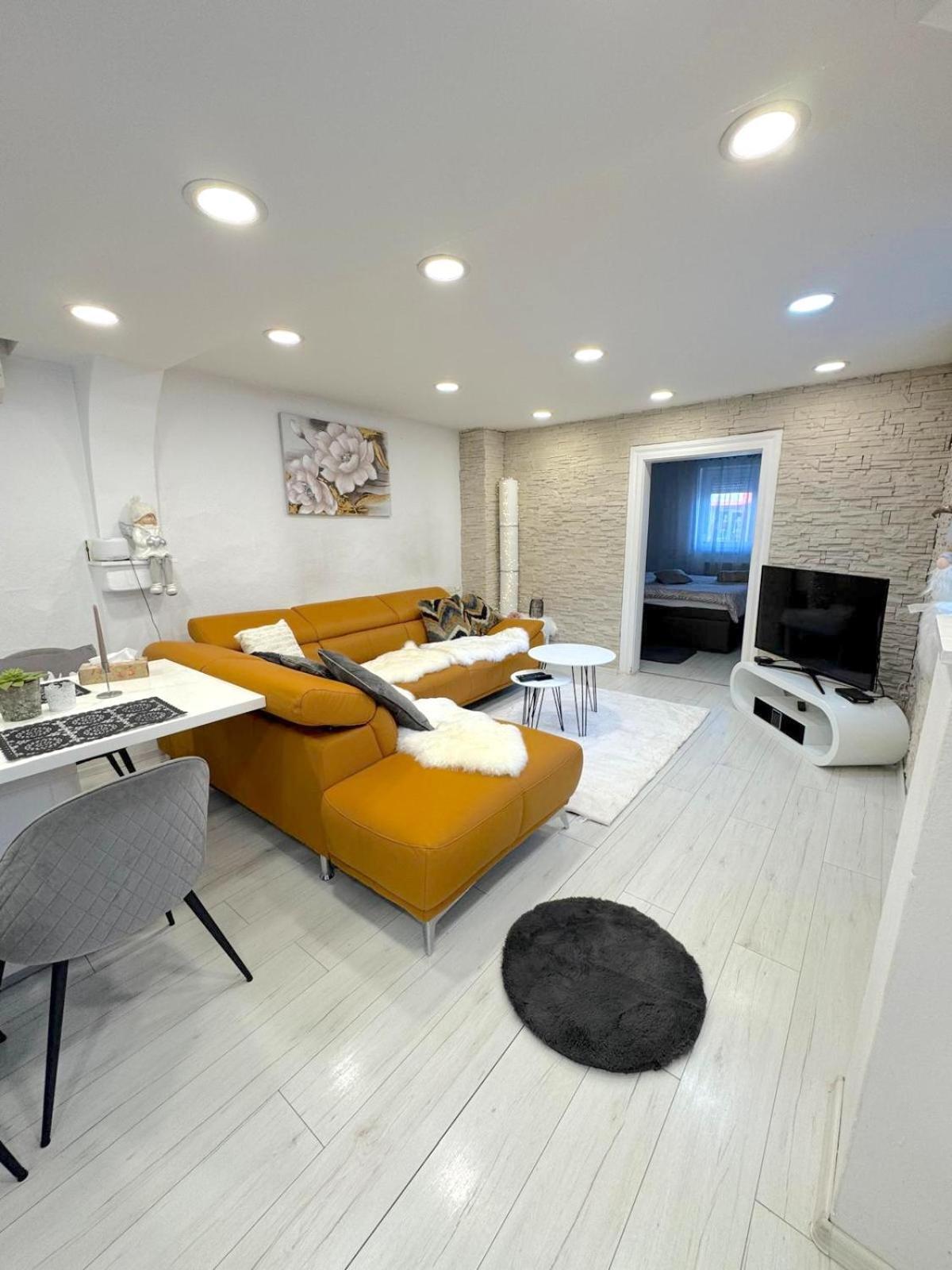 Alia House With Garden In